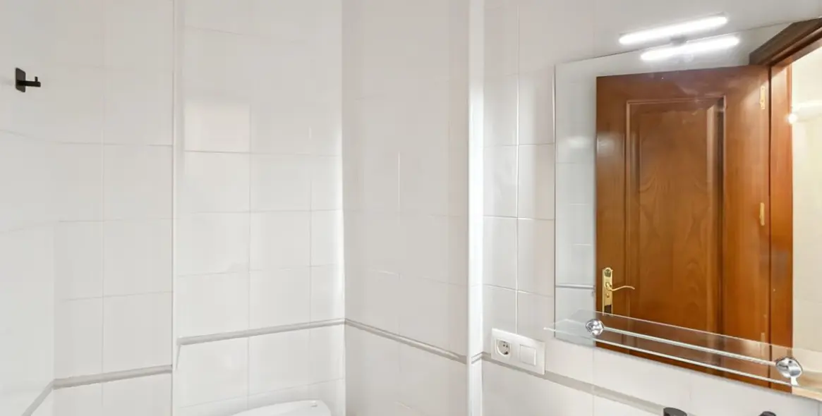 Venta de apartamento en planta media en La Merced 13