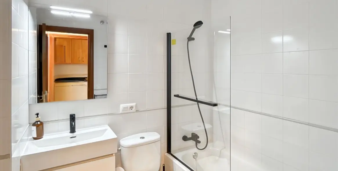 Venta de apartamento en planta media en La Merced 14