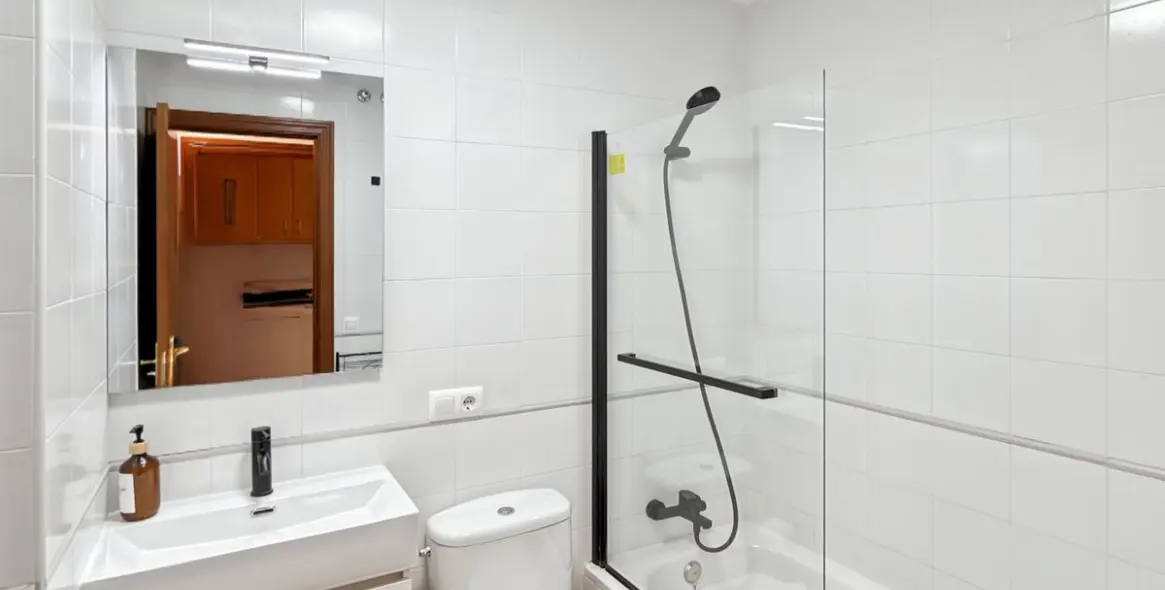 Venta de apartamento en planta media en La Merced 16