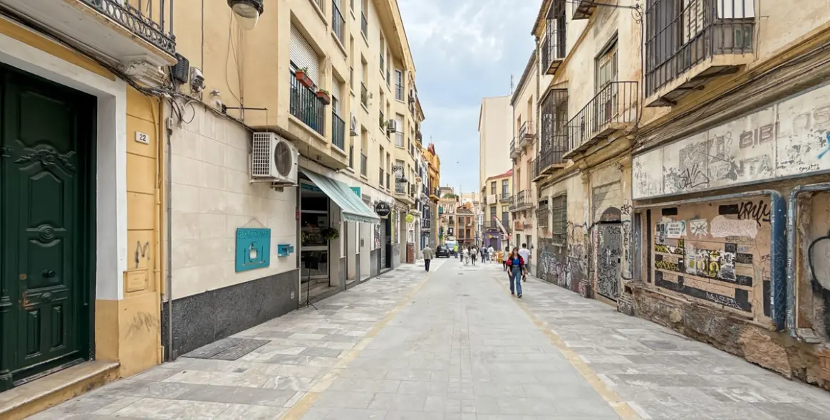 Venta de apartamento en planta media en La Merced 17