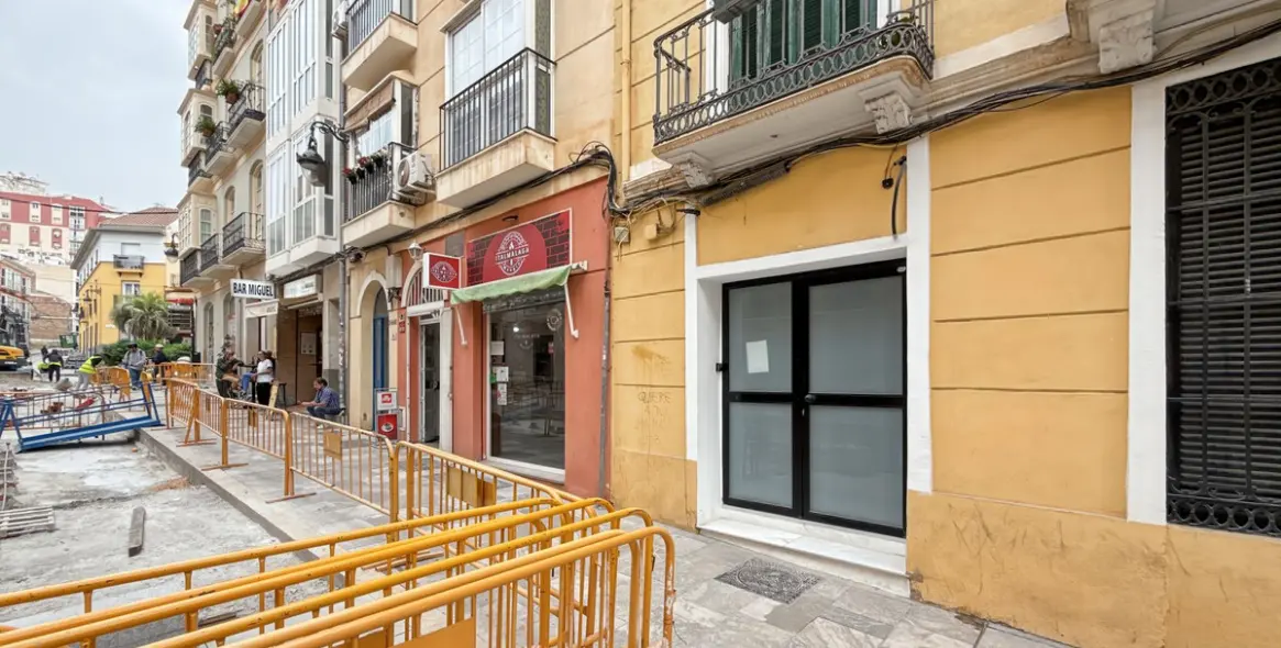 Venta de apartamento en planta media en La Merced 18