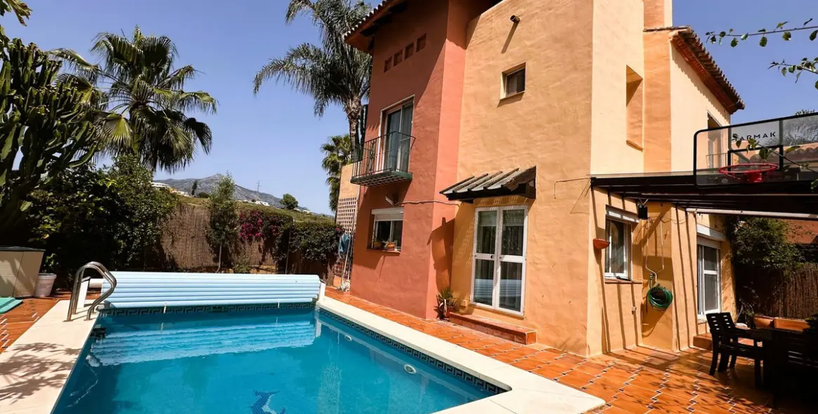 Long-term rent of detached villa in Nueva Andalucía 1