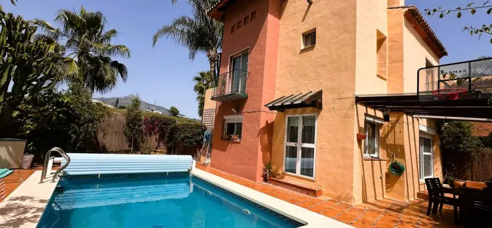 Long-term rent of detached villa in Nueva Andalucía 0