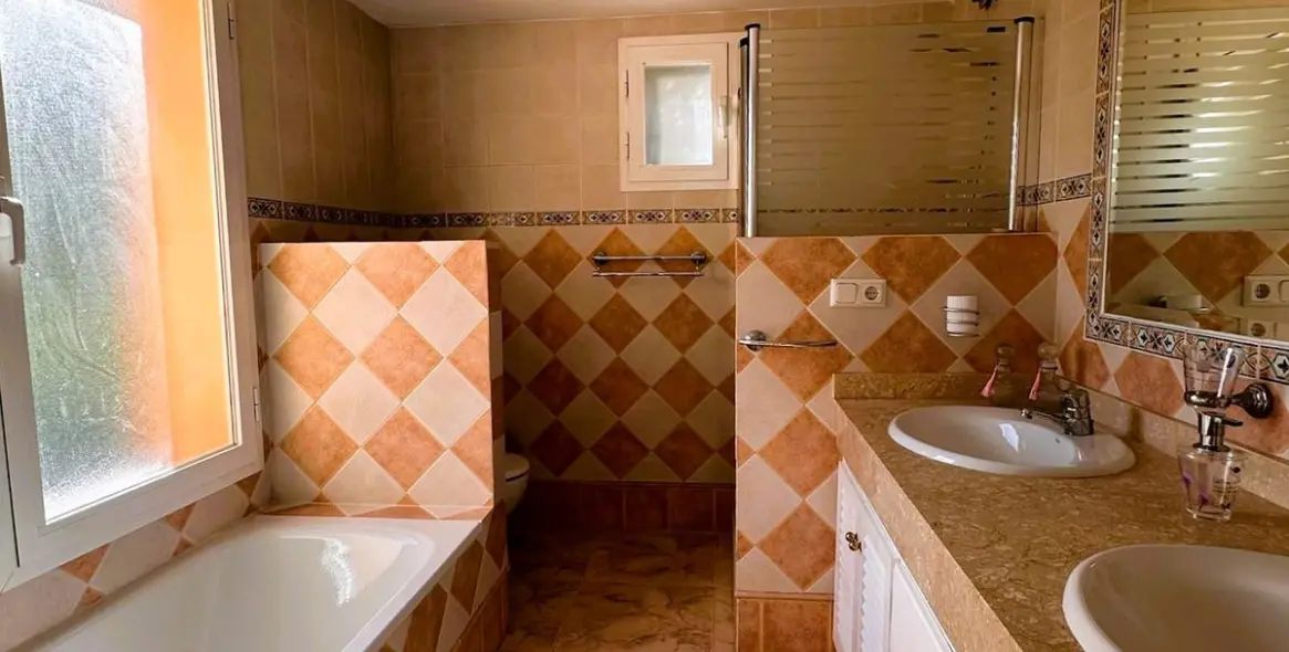 Long-term rent of detached villa in Nueva Andalucía 16