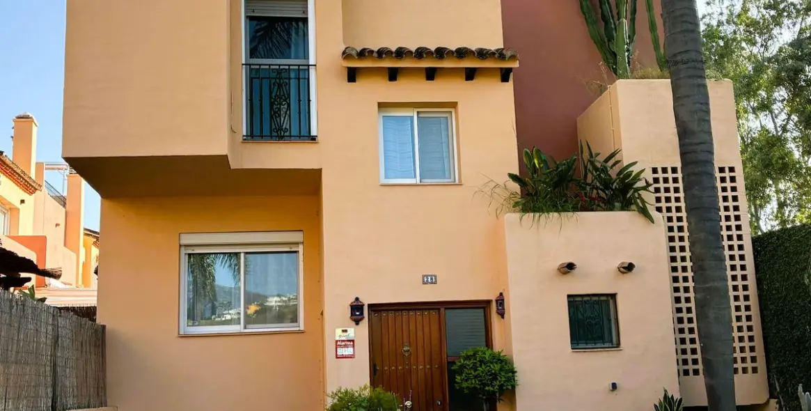 Long-term rent of detached villa in Nueva Andalucía 17