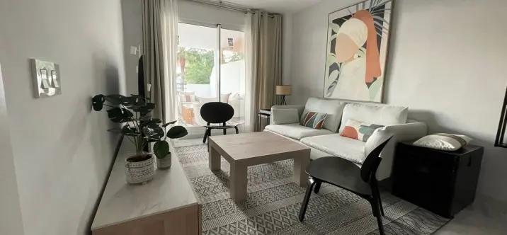 Продажа апартаментов на первом этаже в Casares 1