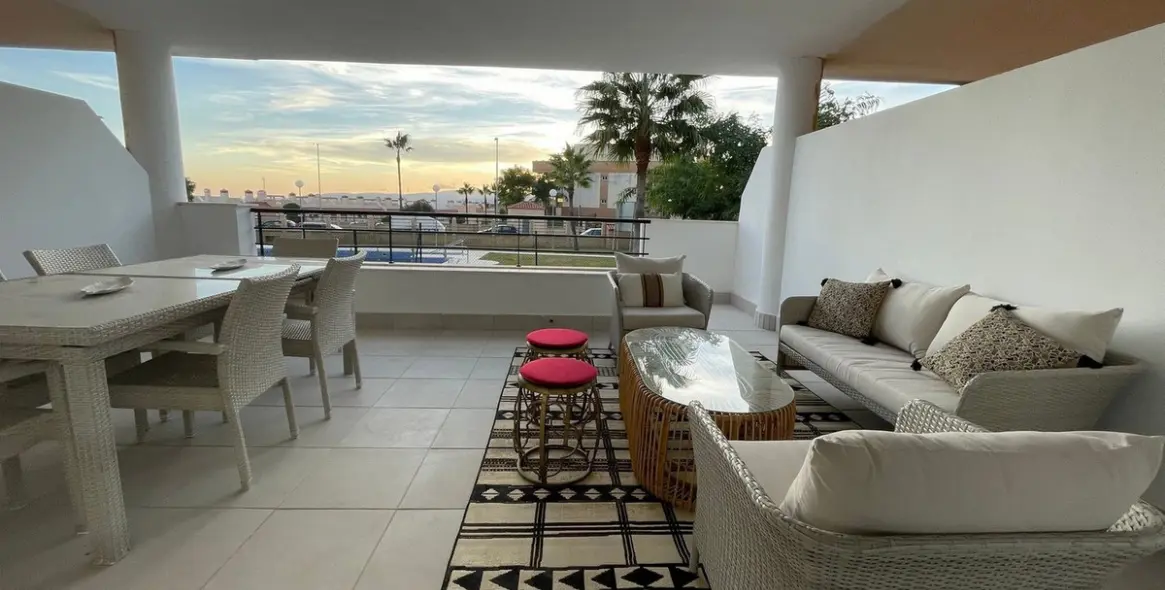 Продажа апартаментов на первом этаже в Casares 4