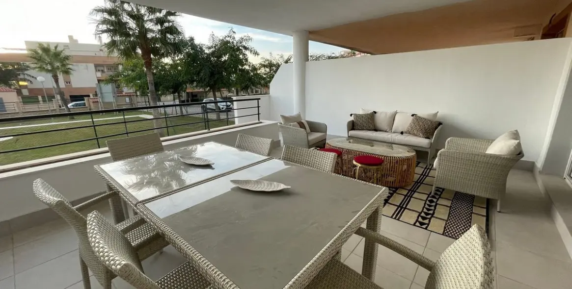 Продажа апартаментов на первом этаже в Casares 5