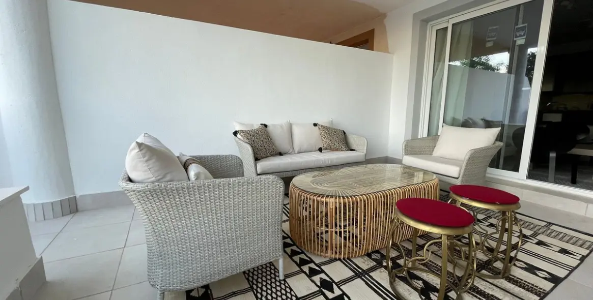 Продажа апартаментов на первом этаже в Casares 7