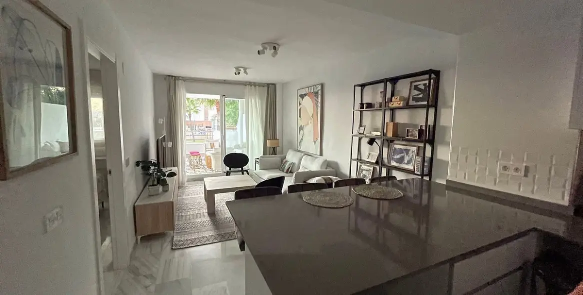 Продажа апартаментов на первом этаже в Casares 12