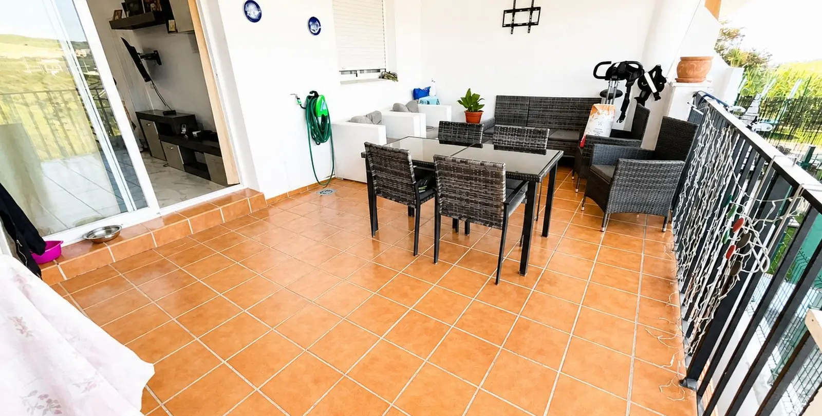 Sale of ground floor apartment in Casares 8