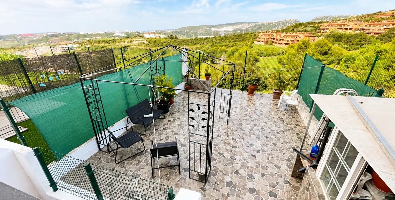 Sale of ground floor apartment in Casares 9