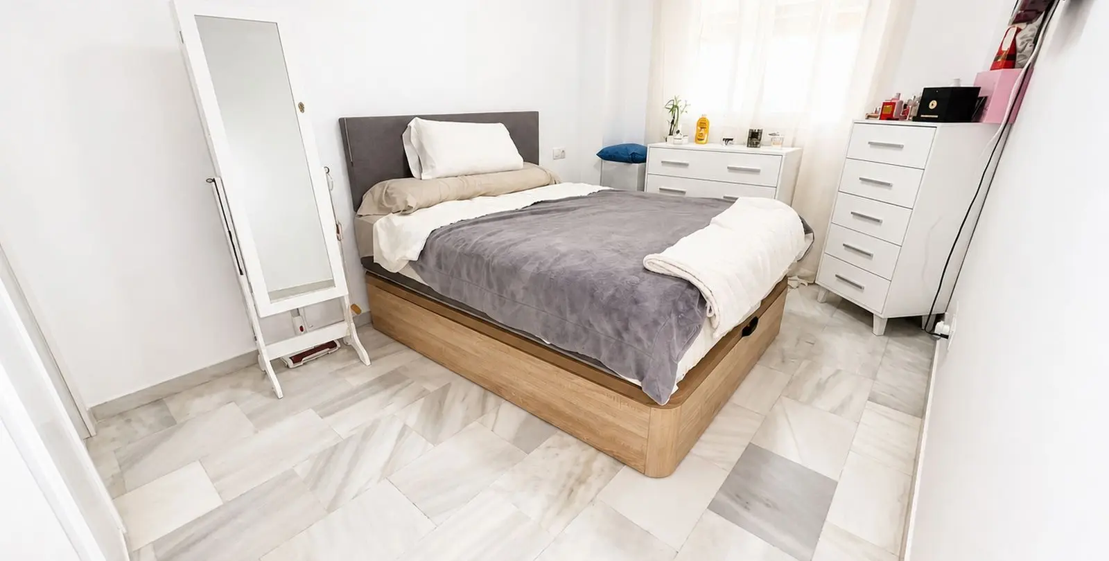 Sale of ground floor apartment in Casares 12
