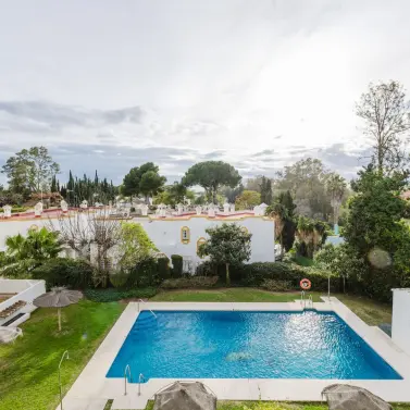 Venta de apartamento en planta media en Artola