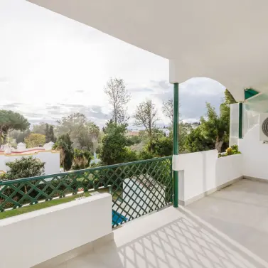 Venta de apartamento en planta media en Artola