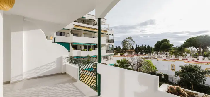 Venta de apartamento en planta media en Artola 2