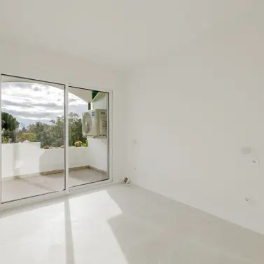 Venta de apartamento en planta media en Artola
