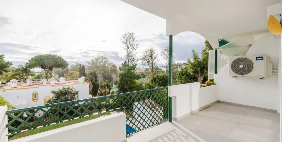 Sale of middle floor apartment in Artola 2