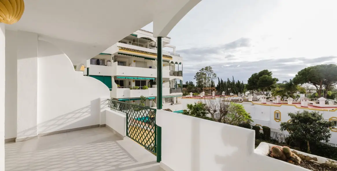 Sale of middle floor apartment in Artola 3