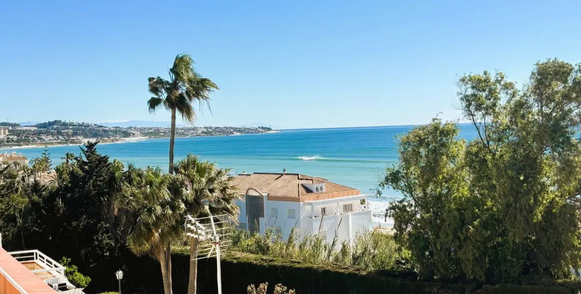 Sale of middle floor apartment in La Cala de Mijas 1