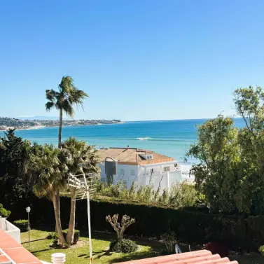 Sale of middle floor apartment in La Cala de Mijas
