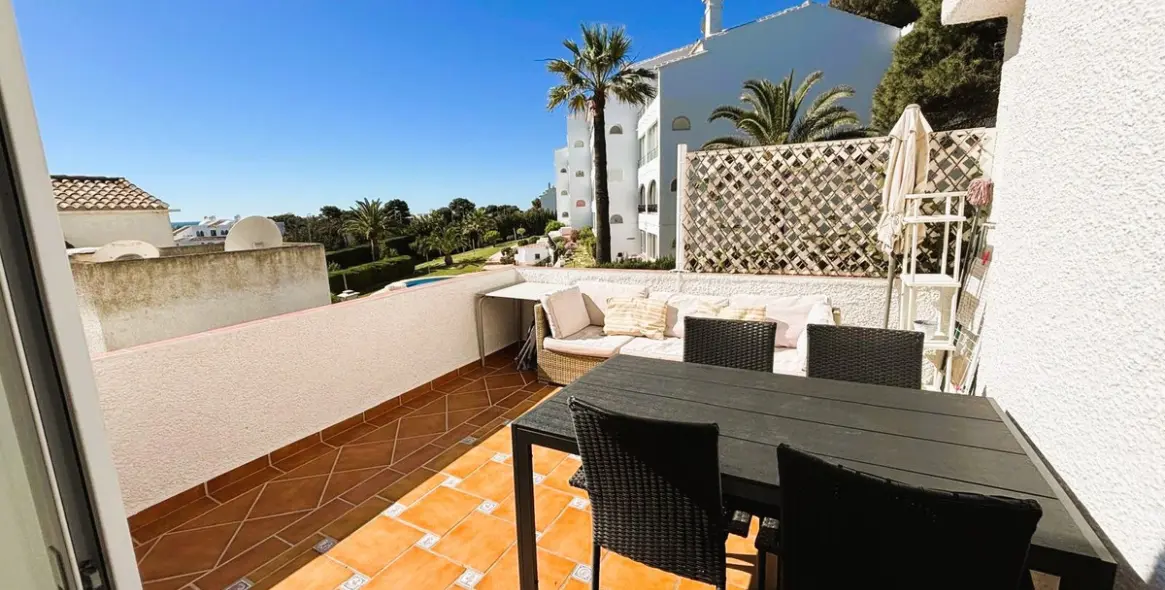 Sale of middle floor apartment in La Cala de Mijas 2
