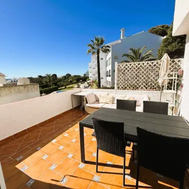 Sale of middle floor apartment in La Cala de Mijas