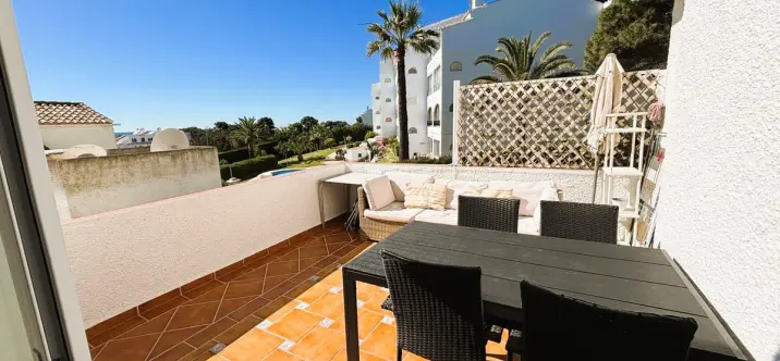 Sale of middle floor apartment in La Cala de Mijas 1