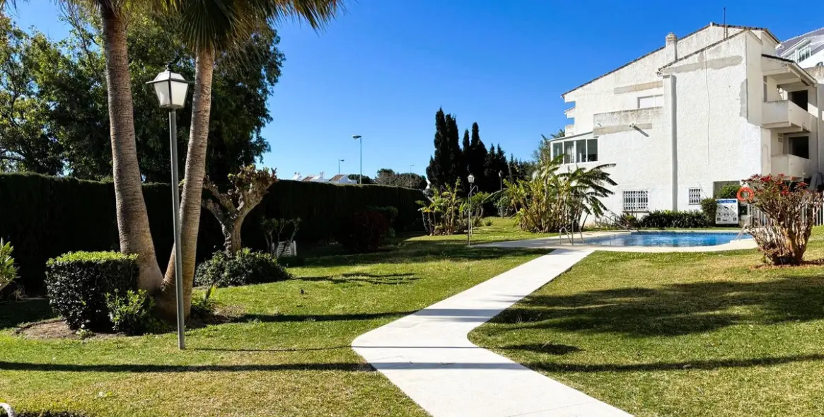 Sale of middle floor apartment in La Cala de Mijas 19