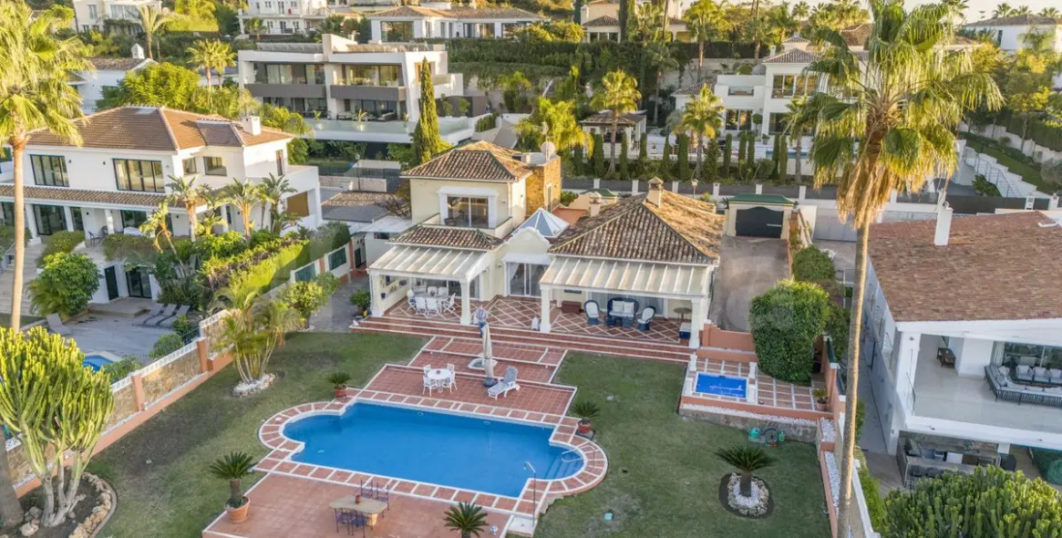 Sale of ground floor apartment in Nueva Andalucía 1