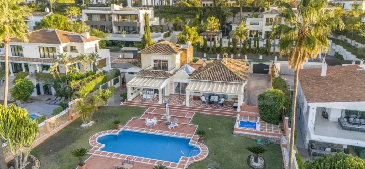 Sale of ground floor apartment in Nueva Andalucía 0