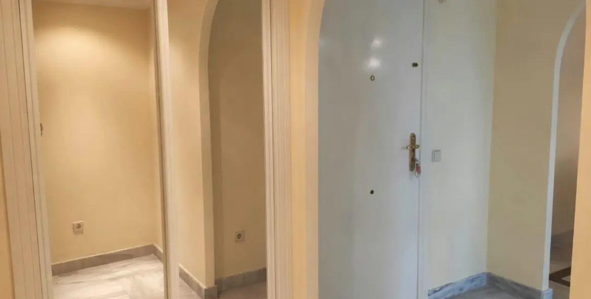 Sale of ground floor apartment in Nueva Andalucía 12