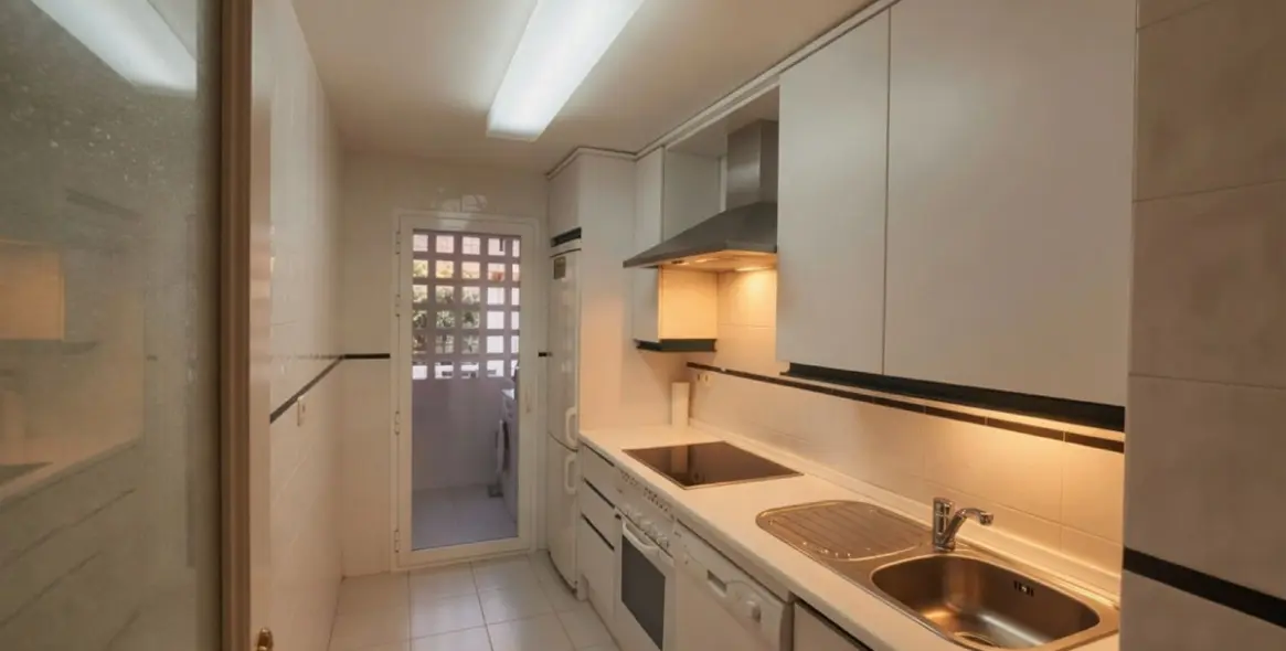 Sale of ground floor apartment in Nueva Andalucía 13