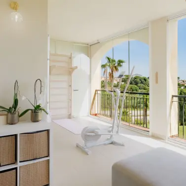 Sale of middle floor apartment in El Faro
