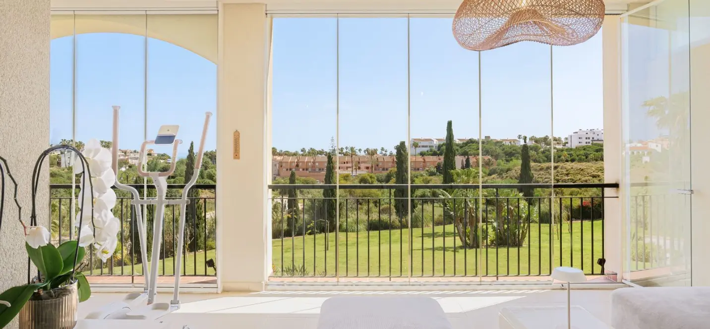 Sale of middle floor apartment in El Faro 0