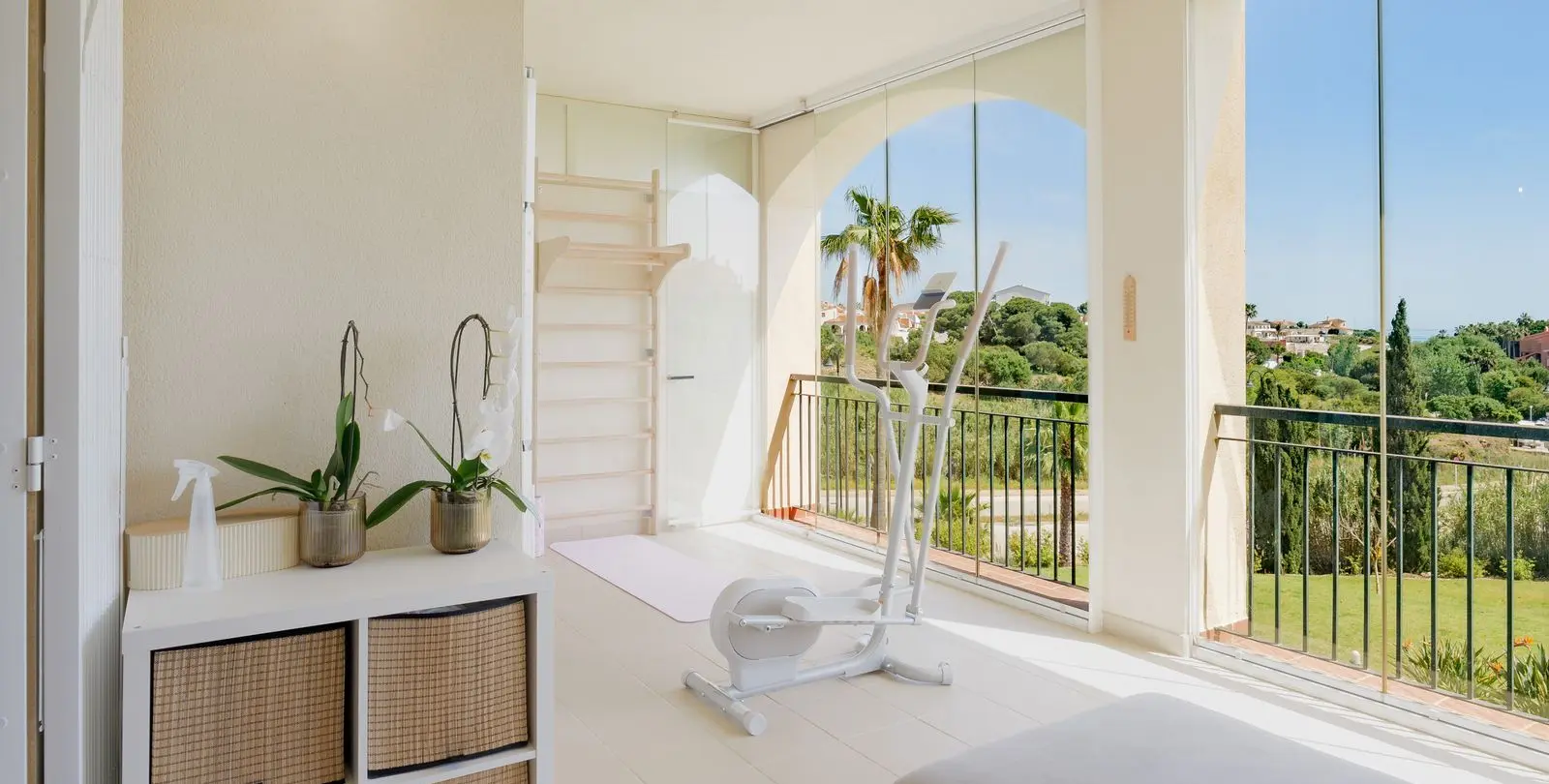 Sale of middle floor apartment in El Faro 2