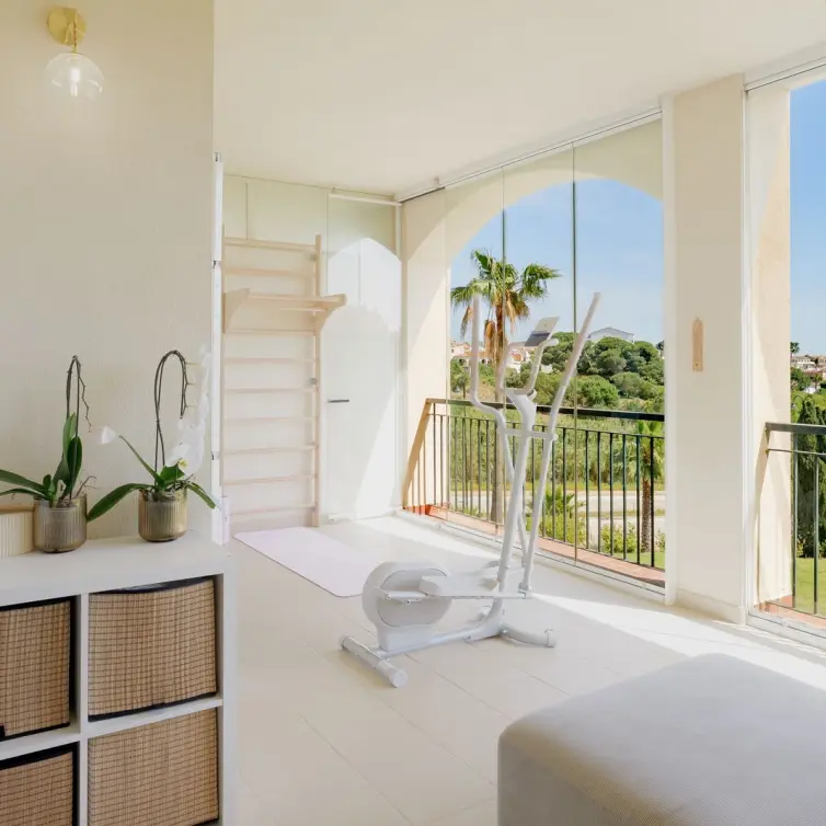 Sale of middle floor apartment in El Faro