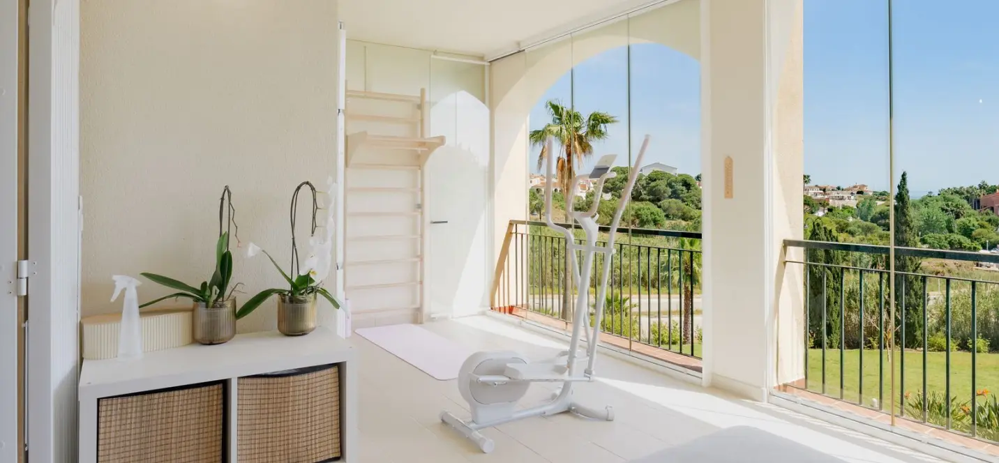 Sale of middle floor apartment in El Faro 1