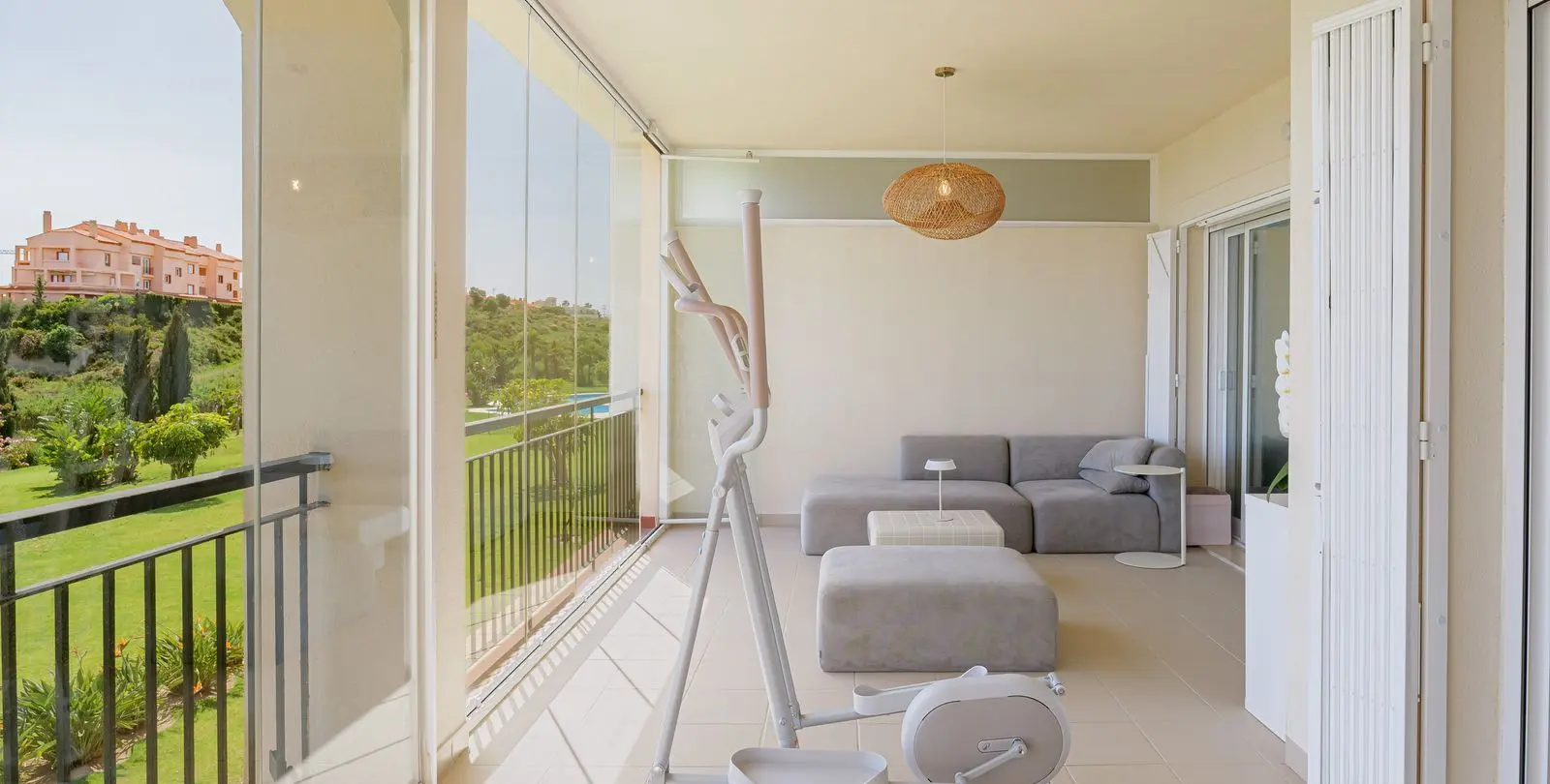 Sale of middle floor apartment in El Faro 3