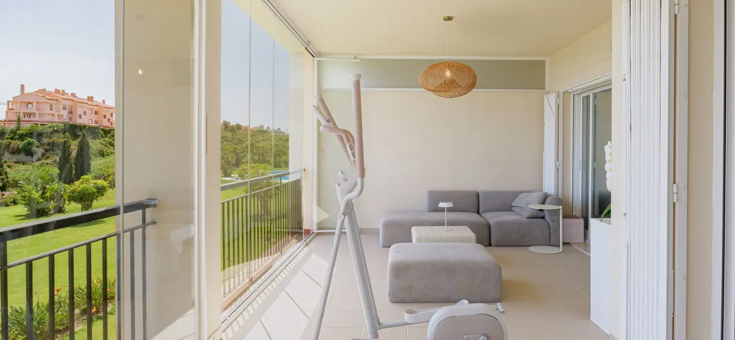 Sale of middle floor apartment in El Faro 2