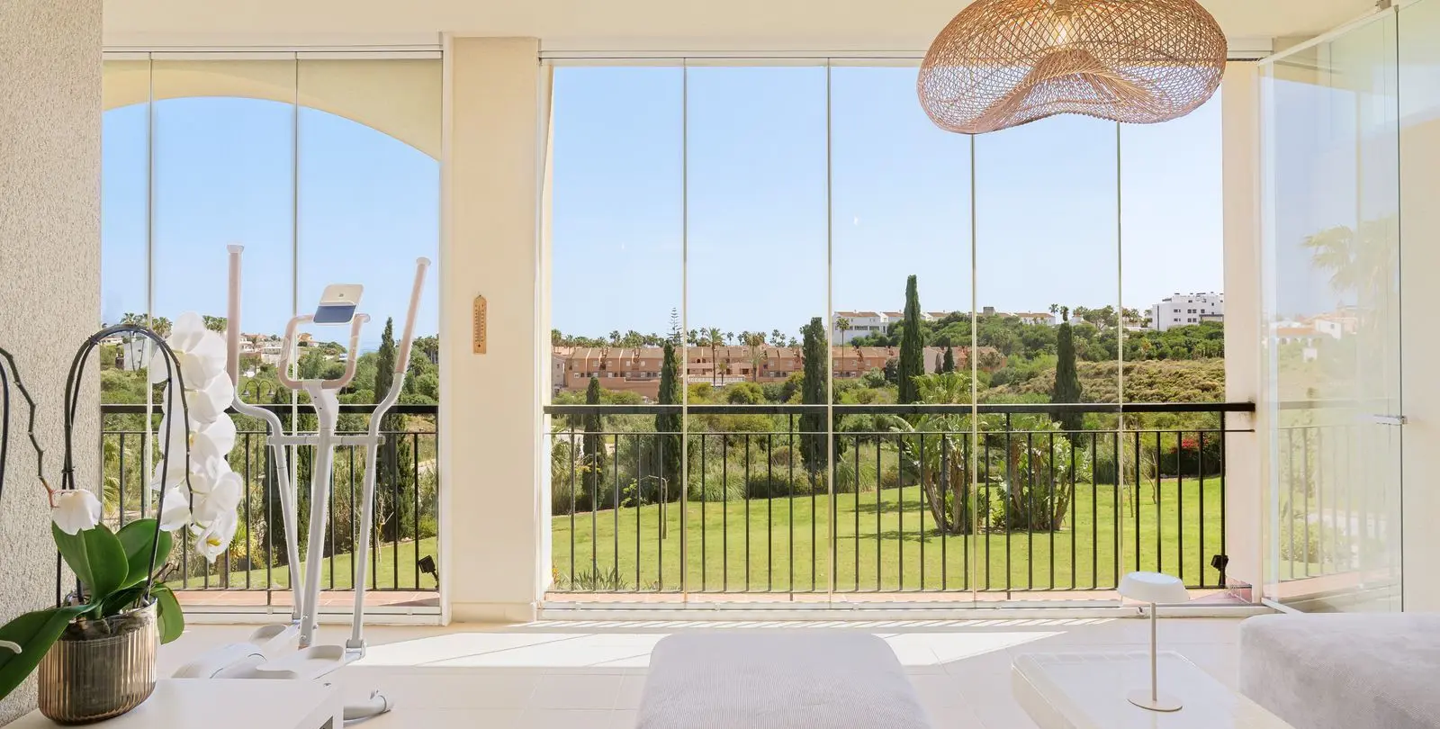 Sale of middle floor apartment in El Faro 4