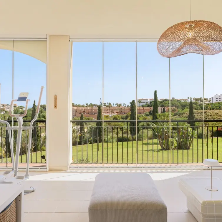 Sale of middle floor apartment in El Faro