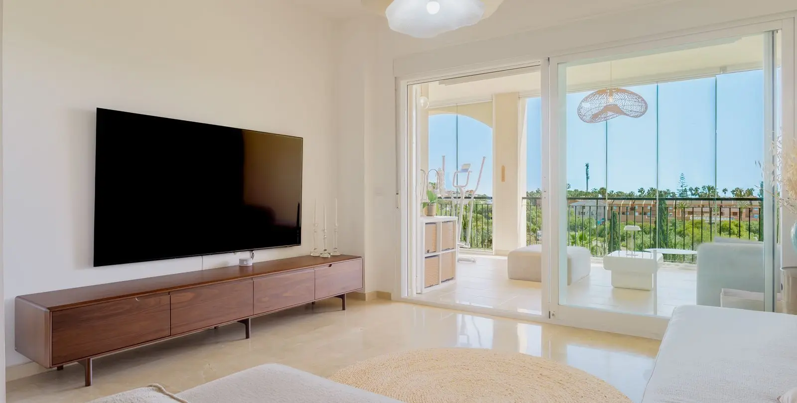 Sale of middle floor apartment in El Faro 5