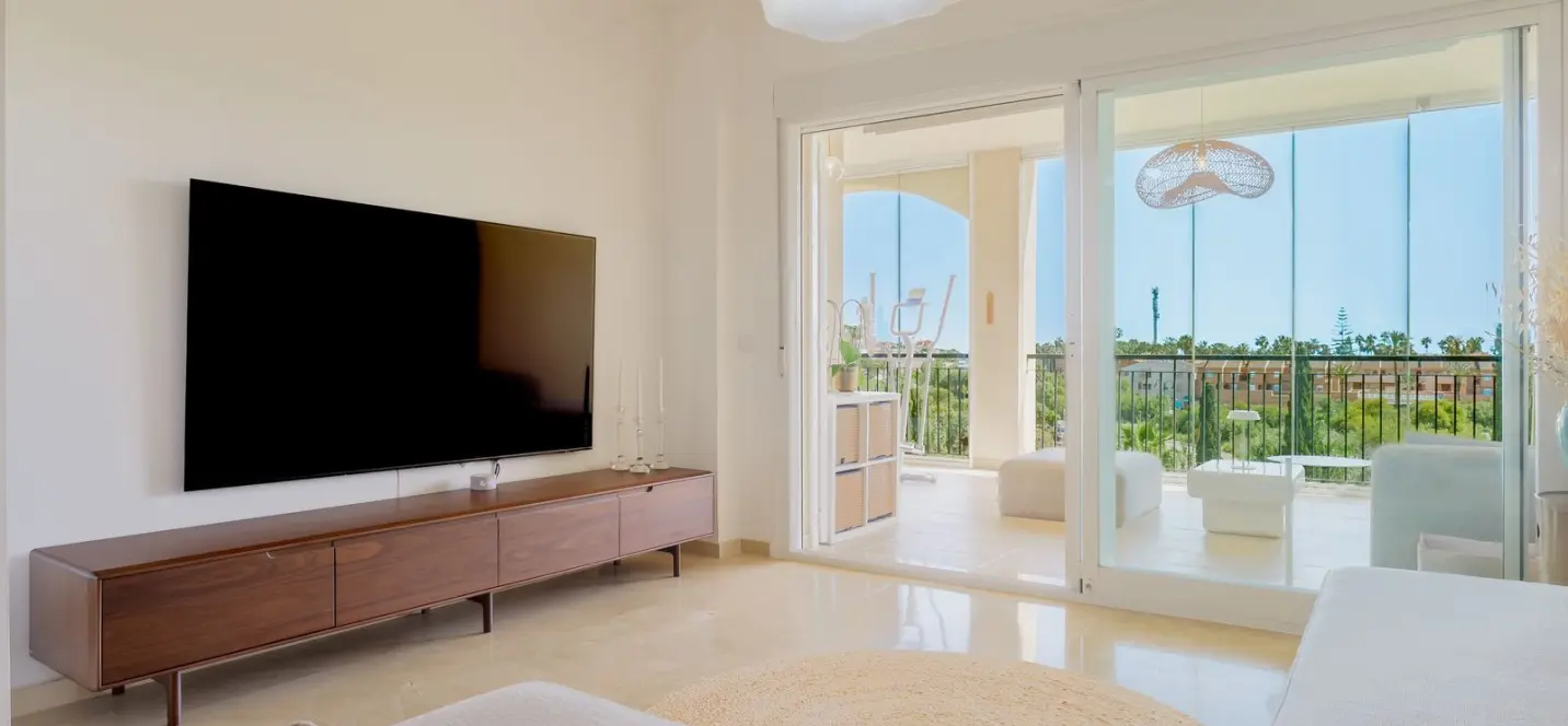 Sale of middle floor apartment in El Faro 4