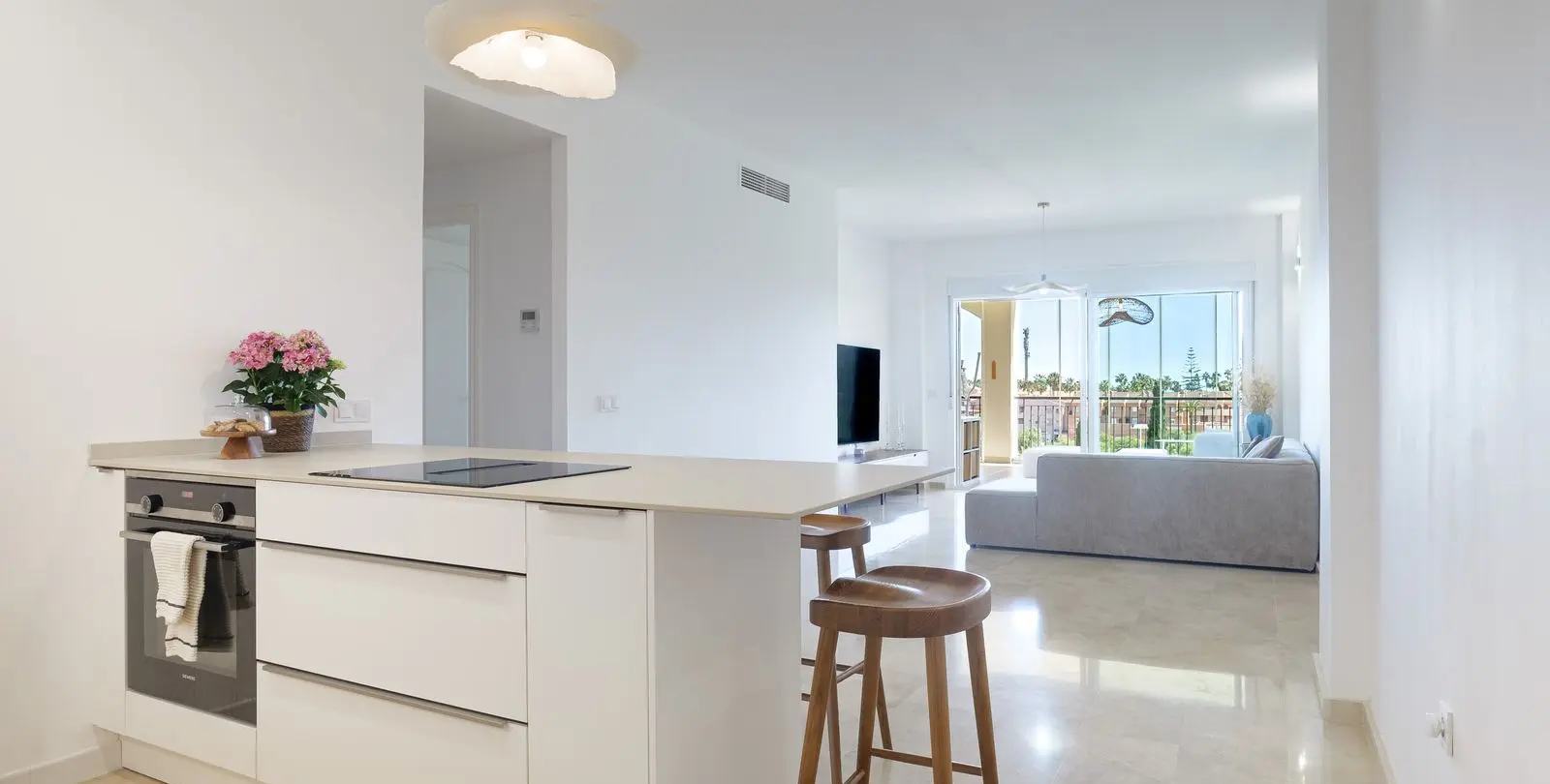 Sale of middle floor apartment in El Faro 8