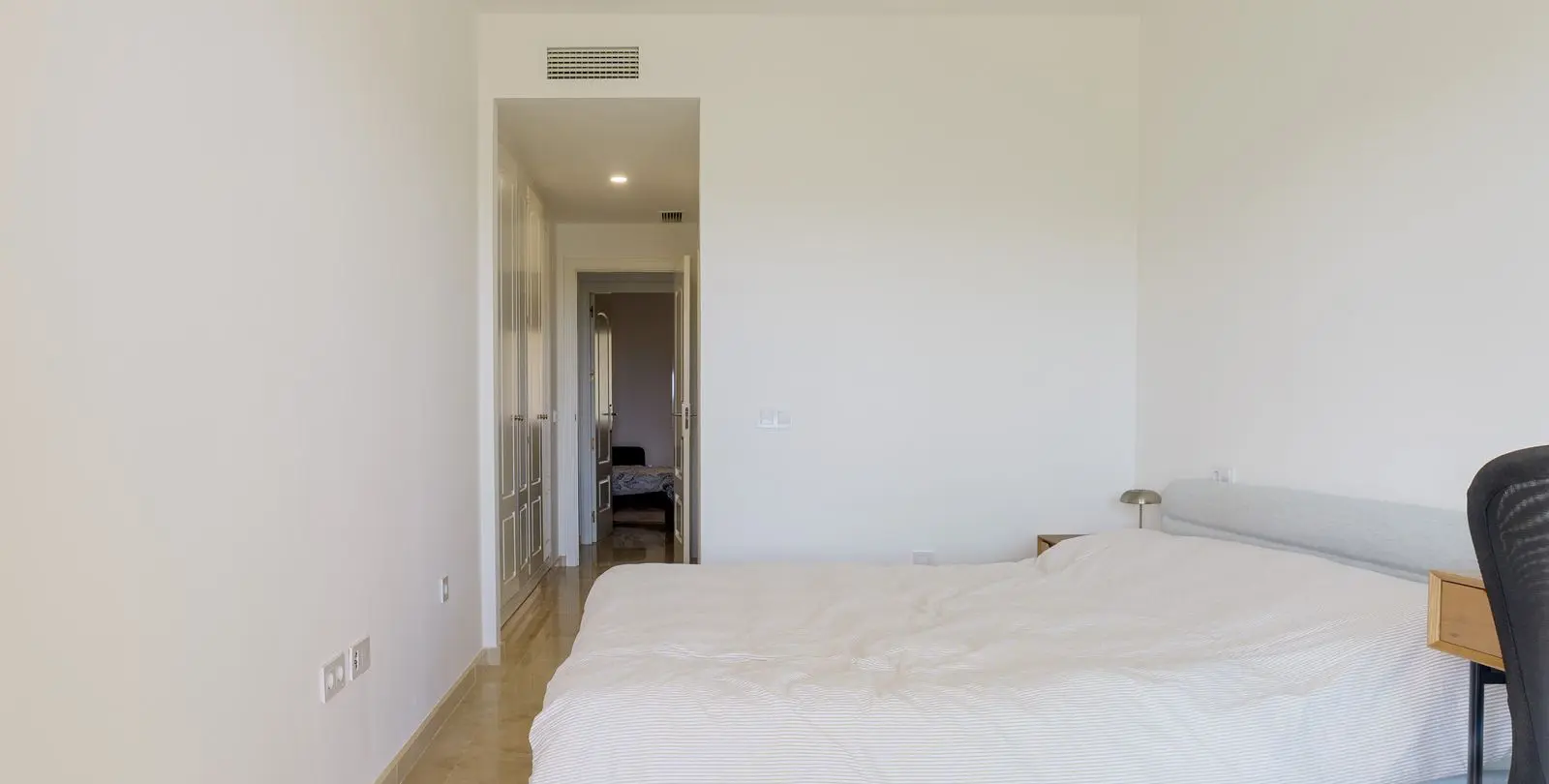 Sale of middle floor apartment in El Faro 11