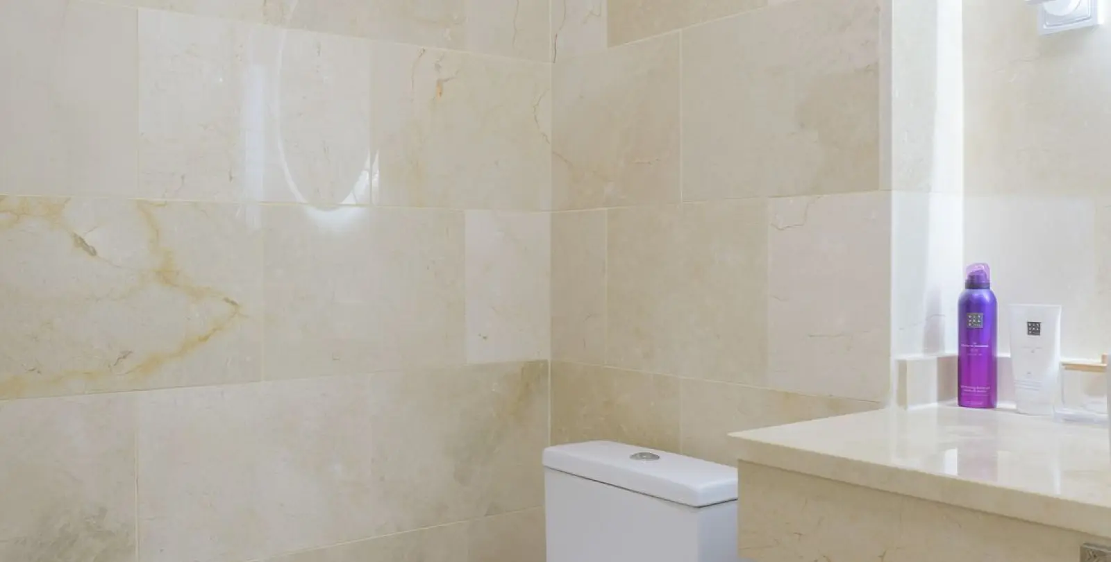 Sale of middle floor apartment in El Faro 17