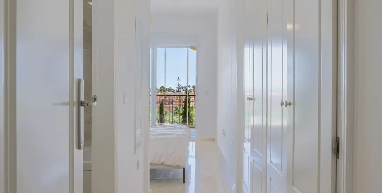 Sale of middle floor apartment in El Faro 18