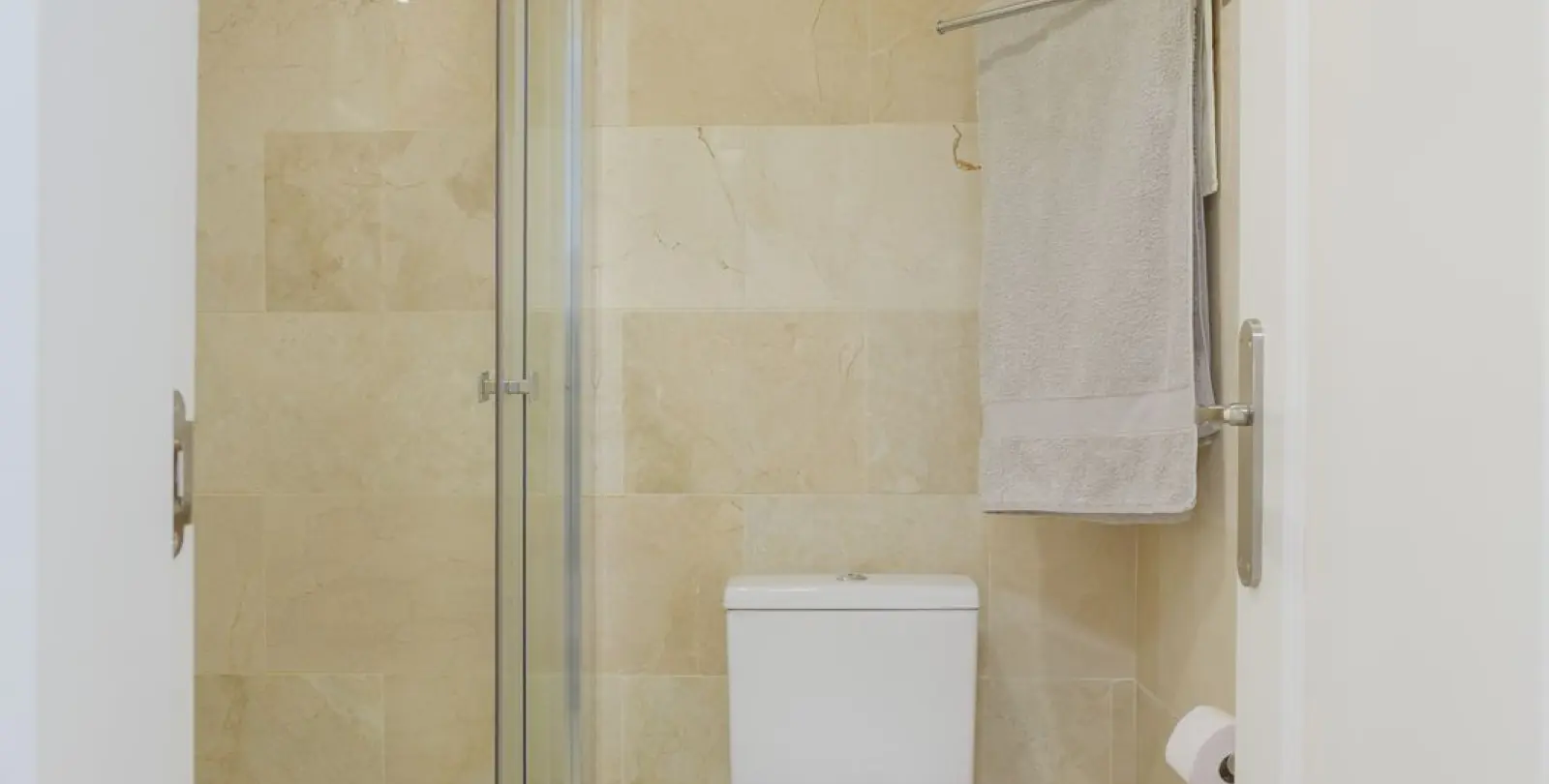Sale of middle floor apartment in El Faro 19
