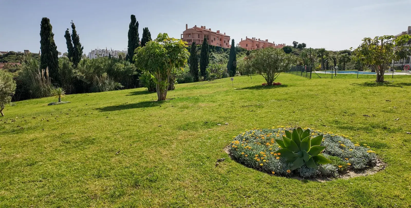 Sale of middle floor apartment in El Faro 21